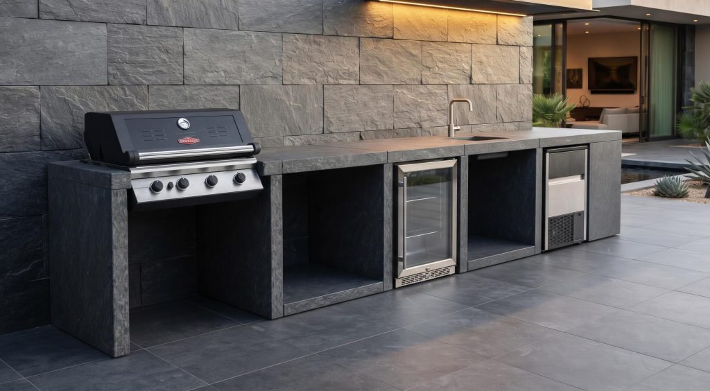 Cocina de exterior con nevera